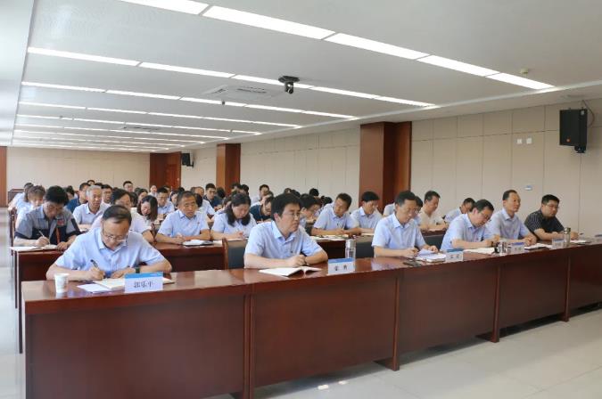 市政府國資委黨委委員、副主任邊疆到泓源公司講黨課(圖3)